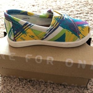 Brand new girls TOMS